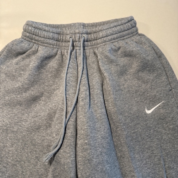 Nike sweatpants - Picture 3 of 6
